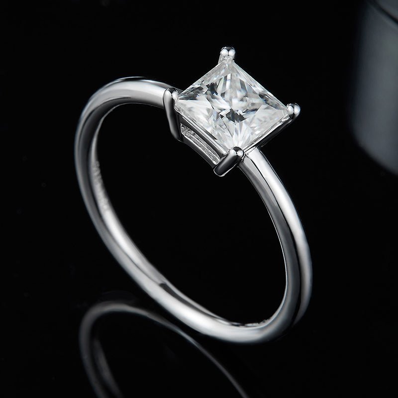 The Cassia moissanite 1.0CT ring featuring a stunning princess-cut stone ✨💍, perfect for engagement and weddings! Amazing value!