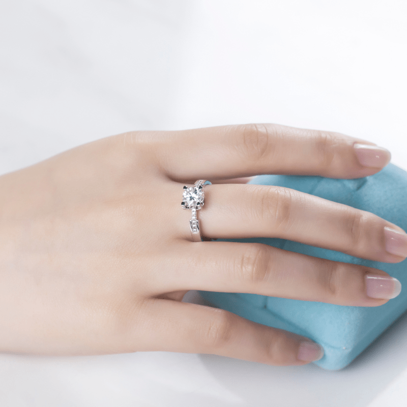 Elegant hand wearing The Celestara 1.0CT moissanite ring 💍💖, perfect for engagement or wedding! Amazing value!