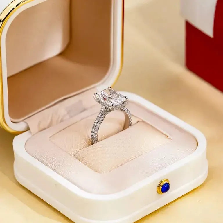 The Éclairia 5CT Radiant-Cut - Chantal Vaulet
