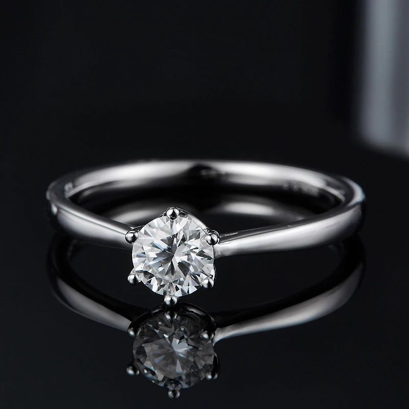 The Eloria Moissanite solitaire ring 0.5CT, a stunning engagement ring with elegant six-prong design 💍✨.