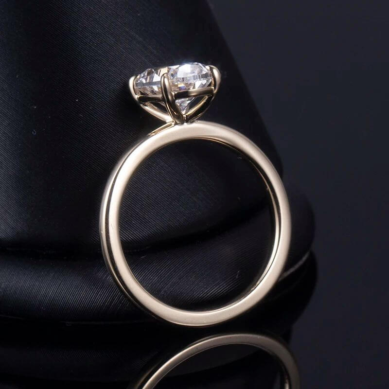 Buy The Elvika 1.5CT Oval-Cut Engagement Ring for only €695.00 at Chantal Vaulet!