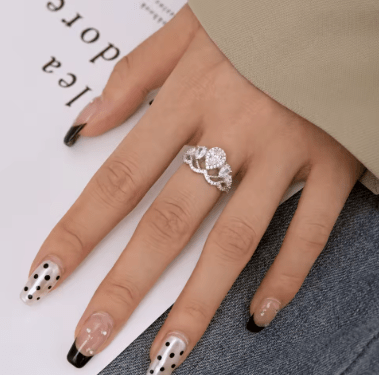 Evelisse Pear-Cut Moissanite Tiara Ring on a hand, showcasing elegance and sparkle for weddings 💍✨