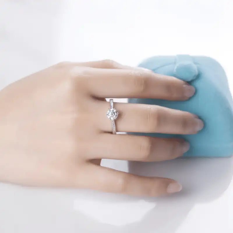 The Isalyn 1CT Round - Cut Moissanite Ring - RING - Chantal Vaulet