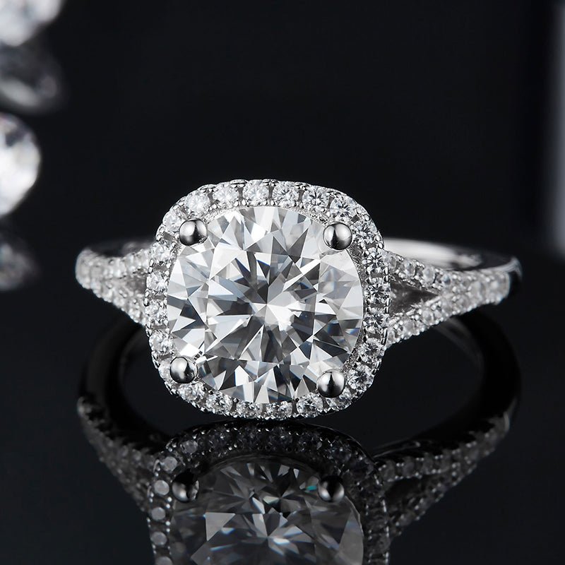 Stunning Moissanite halo ring with 3CT center, perfect for engagement or wedding 💍✨, incredible value!