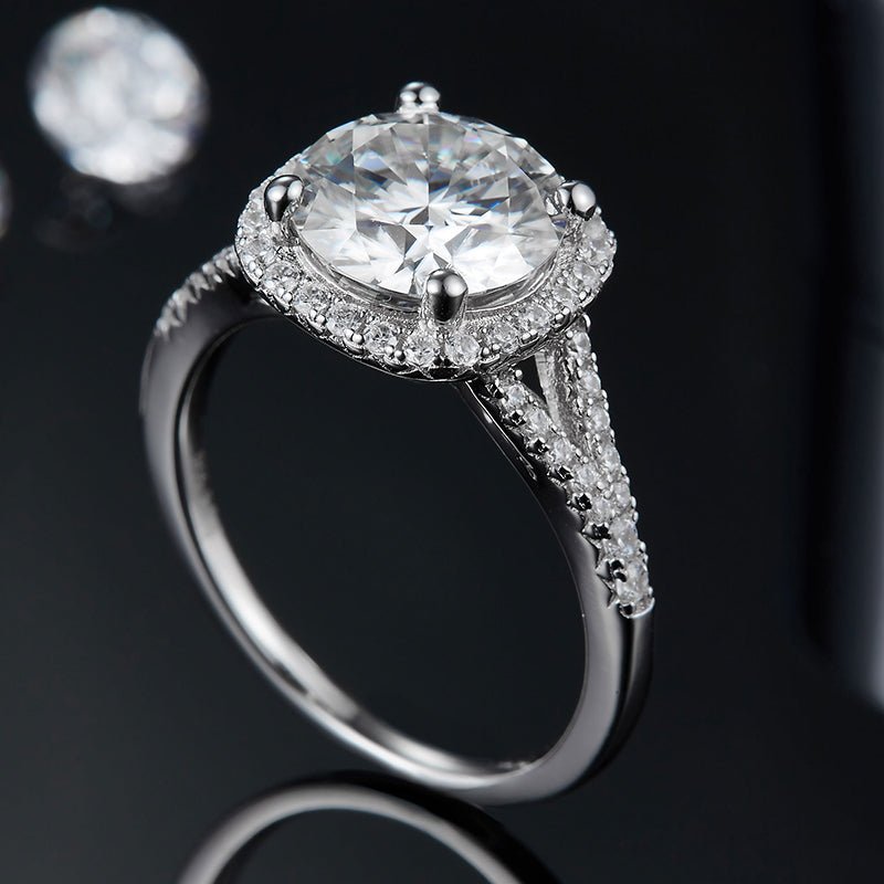 Elegant Moissanite halo engagement ring, 3CT brilliance, perfect for weddings 💍✨ Amazing value!
