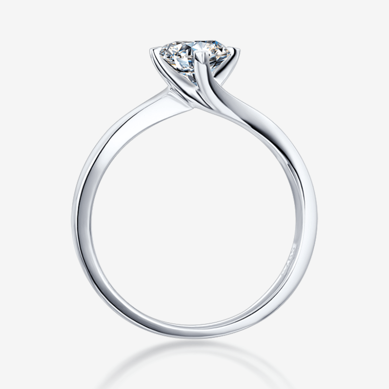 The Livia Moissanite solitaire engagement ring 💍 features a 0.5CT round stone in a sleek prong setting. Amazing value! ✨