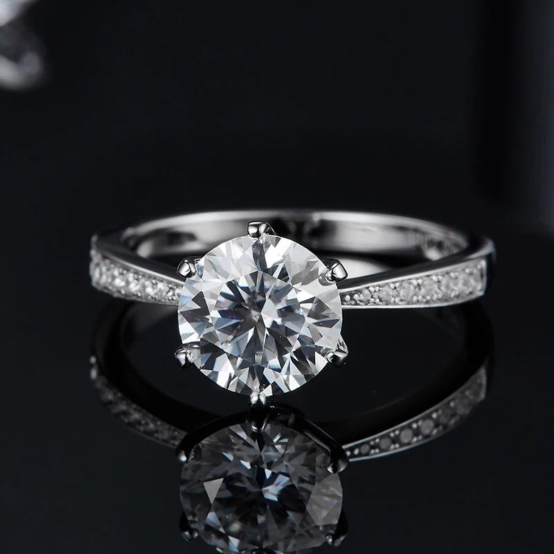 The Lysandra Moissanite Ring 2CT 💍✨ – Bold elegance with a dazzling design for engagement or wedding, amazing value!