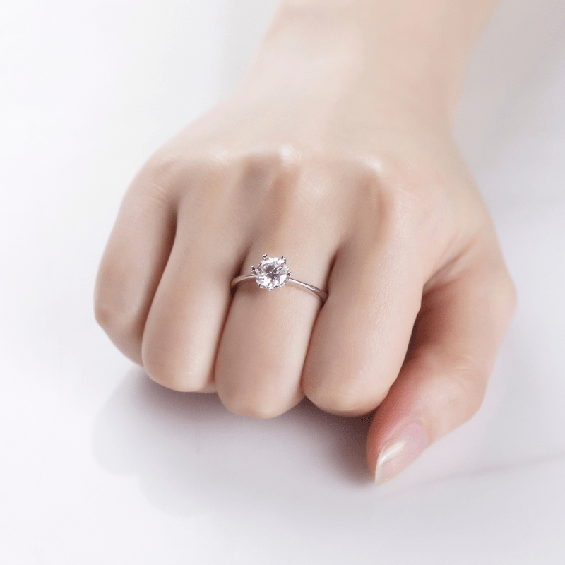 A hand wearing The Selene Moissanite solitaire engagement ring 💍✨, showcasing its stunning 1CT brilliance.