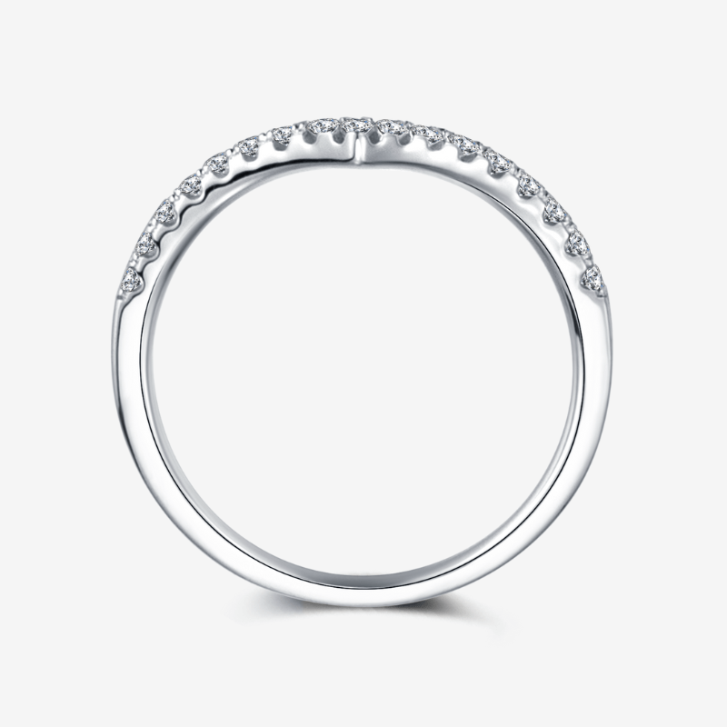 The Selina Moissanite Chevron Band ✨, featuring 17 round-cut Moissanites 💍, perfect for engagement or wedding! Amazing value!