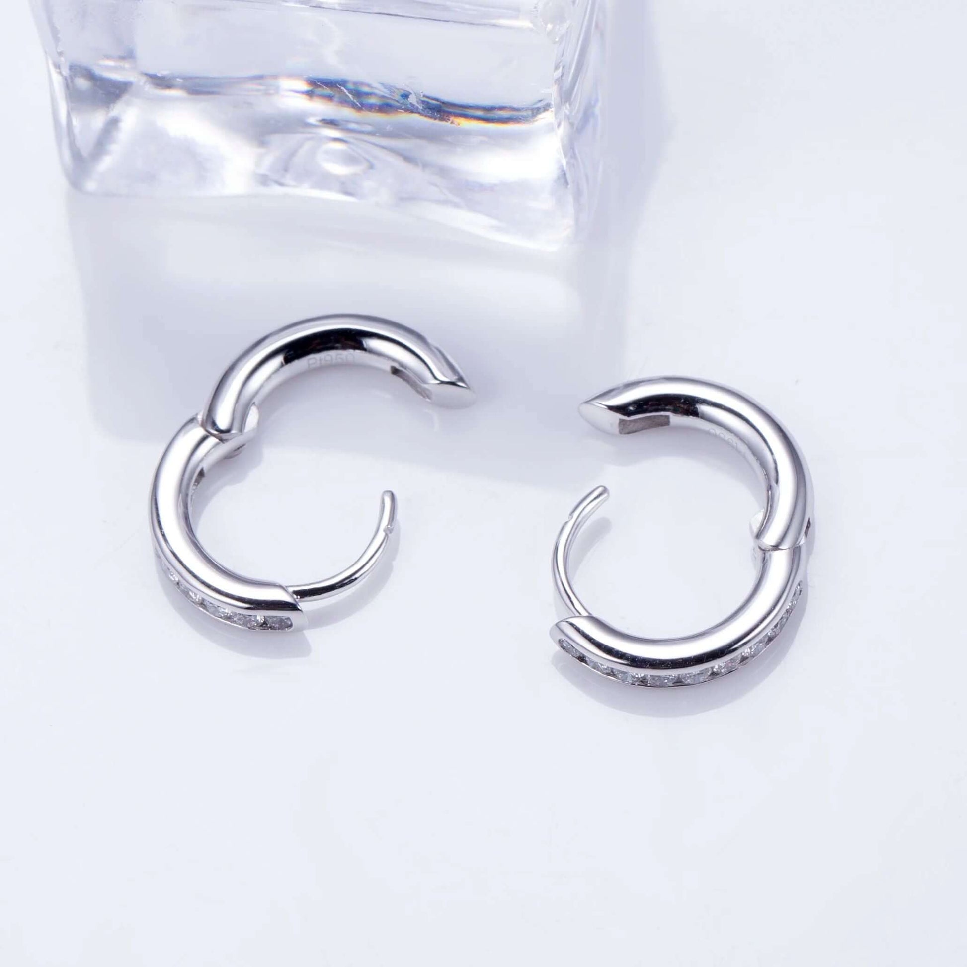 The Solenia 1.5MM Lab Diamond Huggie Earrings - EARRINGS - Chantal Vaulet