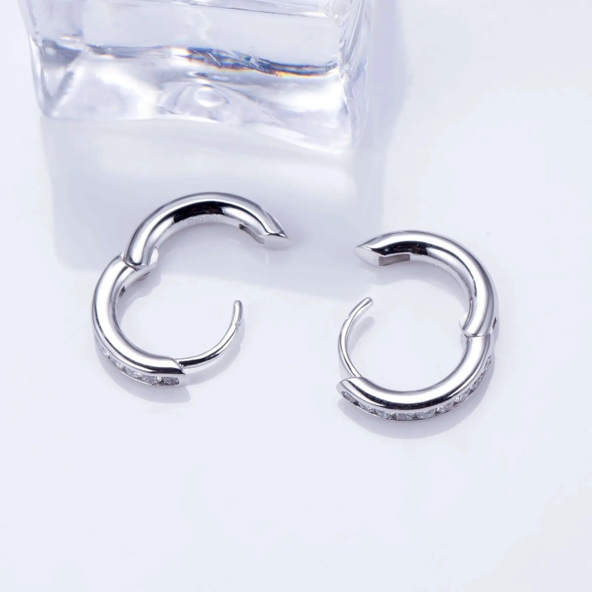 The Solenia 1.5MM Lab Diamond Huggie Earrings - Chantal Vaulet