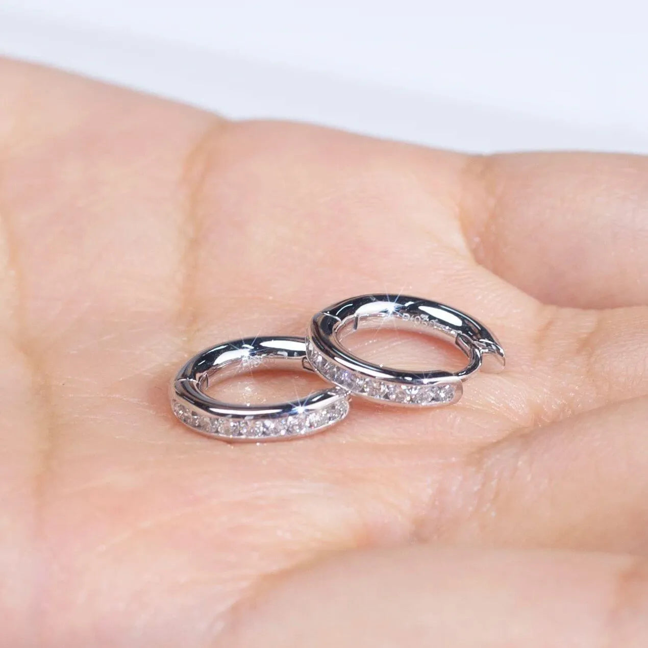 The Solenia 1.5MM Lab Diamond Huggie Earrings - Chantal Vaulet