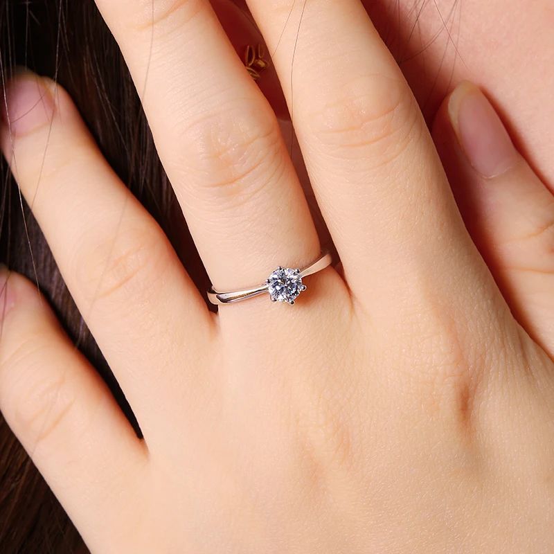 Sparkling Solmara 0.5CT round-cut Moissanite ring on a hand, perfect for engagement or wedding 💍✨ #AmazingValue