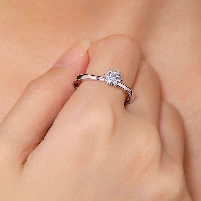Solmara 0.5CT round-cut Moissanite ring on a hand, a perfect engagement or wedding choice. 💍✨ Amazing value! #Moissanite #Engagement