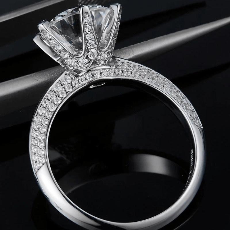 Stunning Valmora 3CT Moissanite engagement ring with zirconia pavé, perfect for weddings. Amazing value! 💍✨