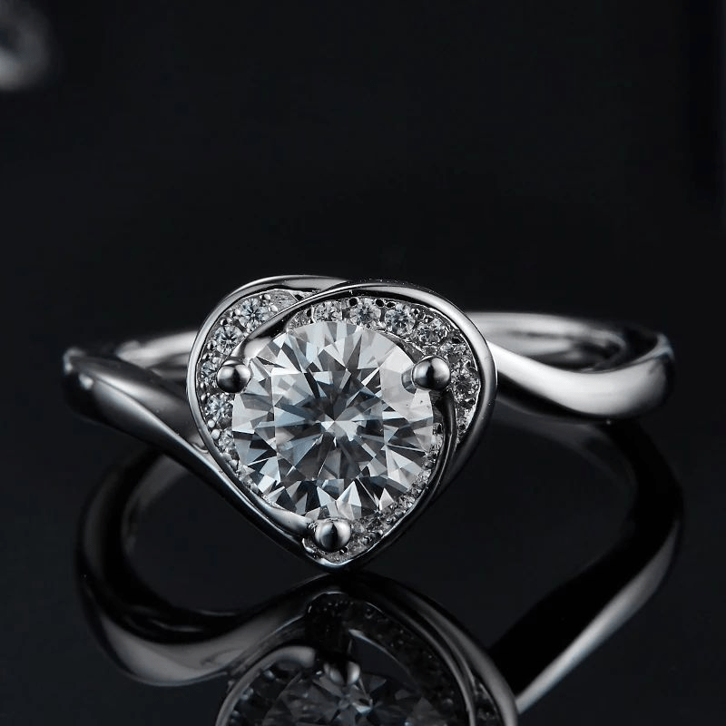 Velmira 1CT heart-cut Moissanite ring 💍✨ perfect for engagements & weddings, amazing value with brilliant sparkle.