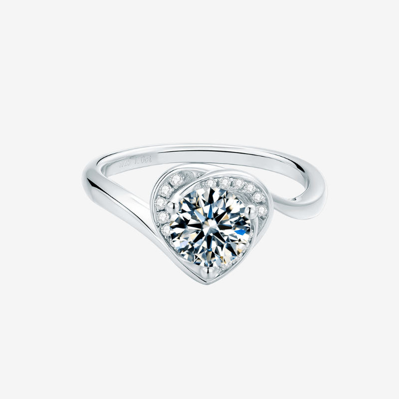 Stunning Velmira 1CT heart-cut Moissanite ring 💍✨ with zirconia accents, perfect for engagement or wedding, amazing value!