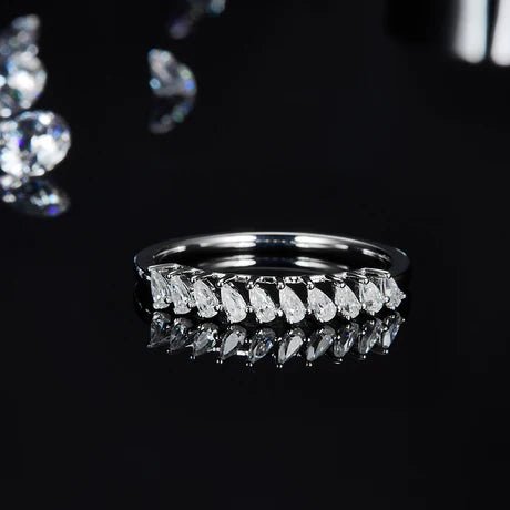 The Vespera Moissanite half-eternity band ring 💍, featuring sparkling marquise and round-cut stones for timeless elegance✨.