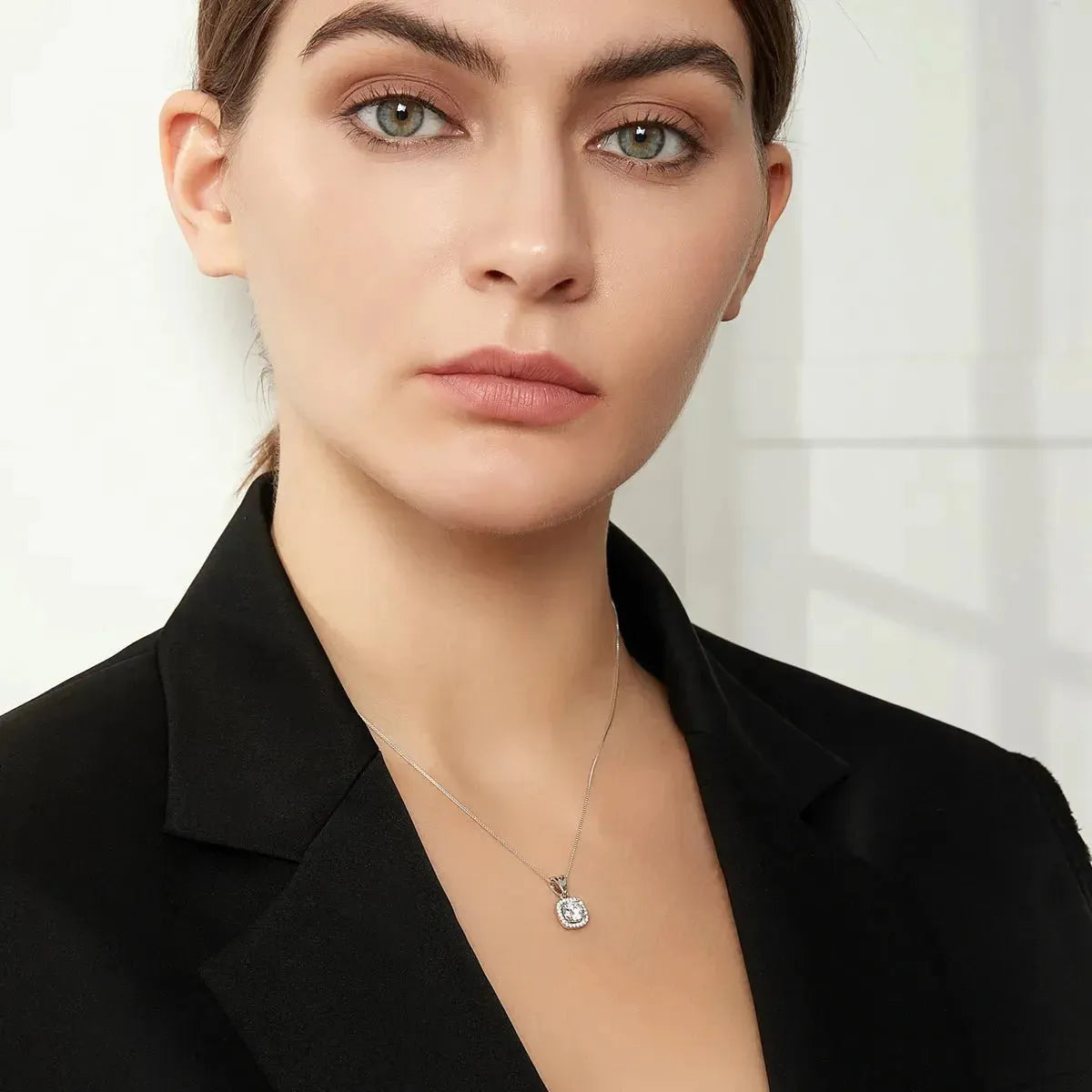 The Vivara - Halo Necklace PENDANT by Chantal Vaulet