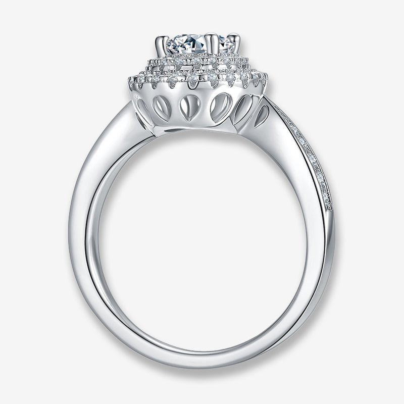 Vivienne Oval-Cut Moissanite Halo Ring💍✨—Timeless elegance for engagements & weddings! Amazing value with stunning sparkle!