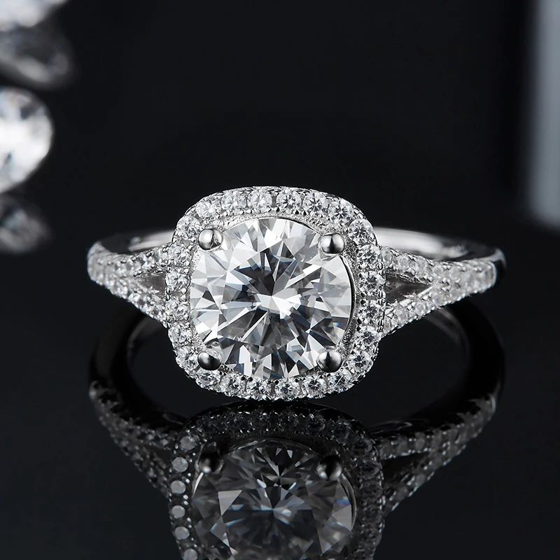 Stunning Zalenka 3CT Round-Cut Moissanite Ring 💍✨ with zirconia pavé effect, perfect for engagements and weddings. Amazing value!