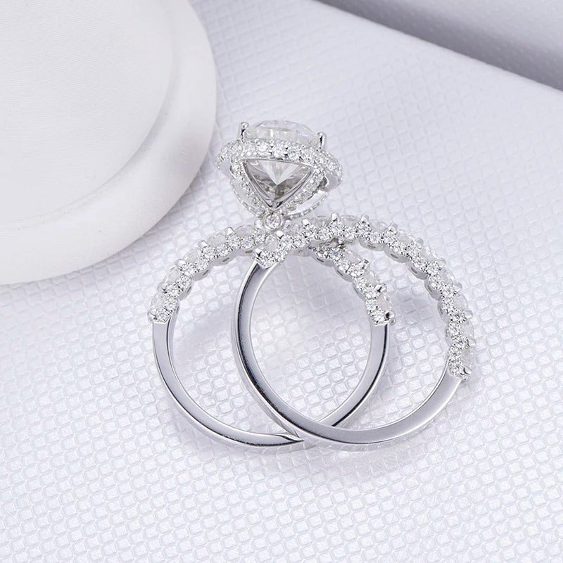 Elegant pear cut Moissanite Halo ring 3CT, perfect for engagement or wedding 💍✨, offering amazing value!